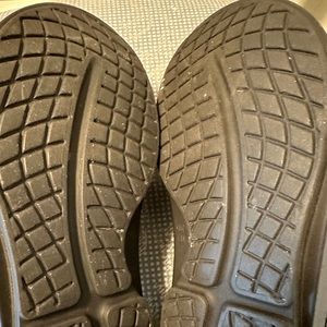 Oofos Slides ladies size 8